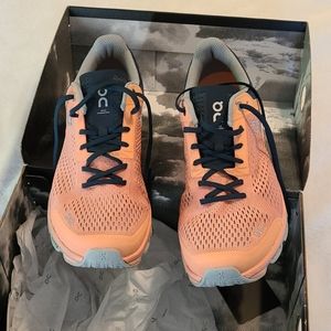 Cloudsurfer - On Cloud